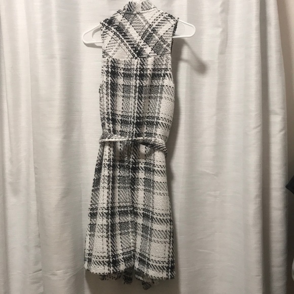 BCBG Heavyweight Plaid Sleeveless Trench - Picture 6 of 6